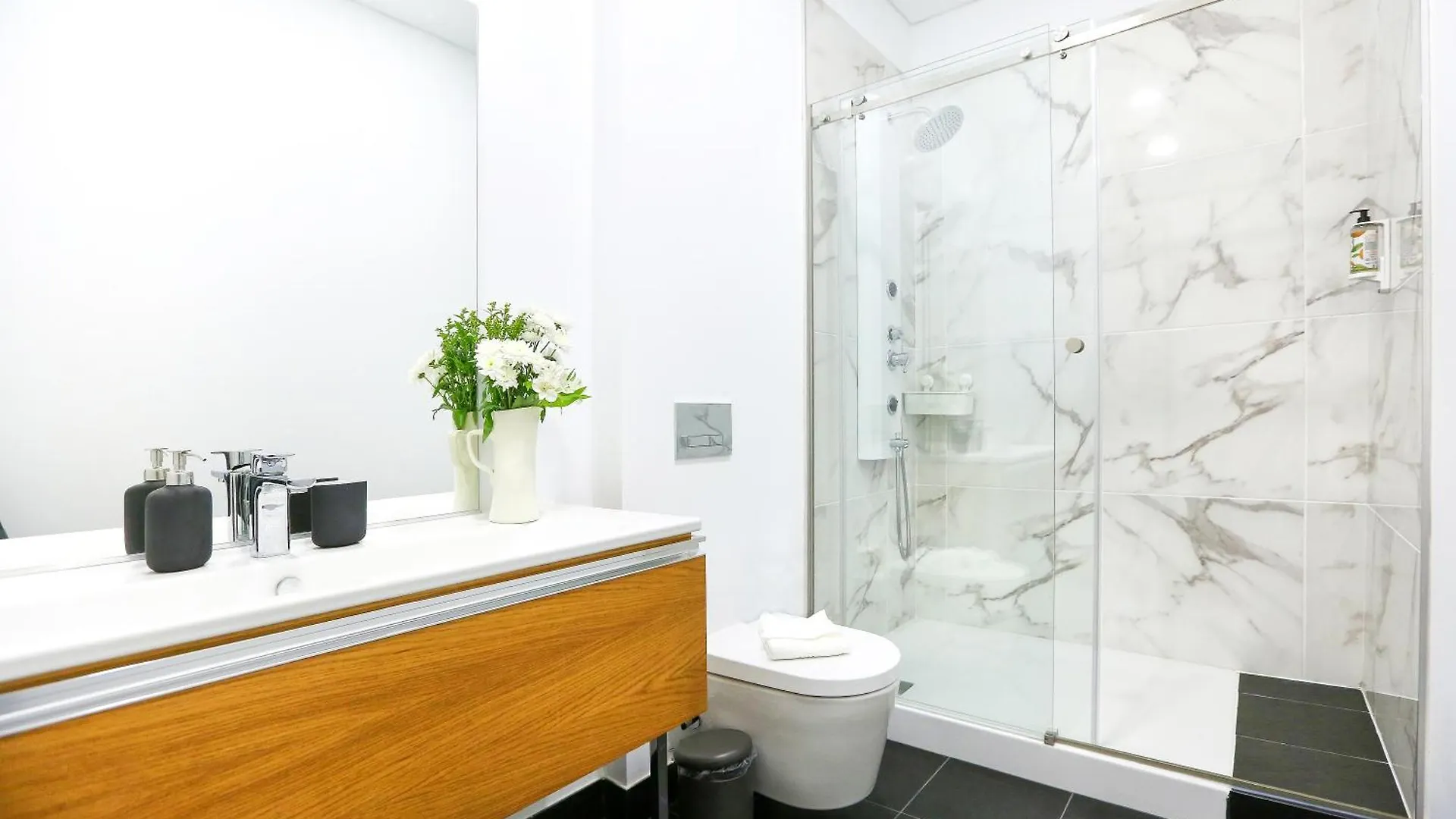 Beach Waves Apartment 파로 0*,  포르투갈